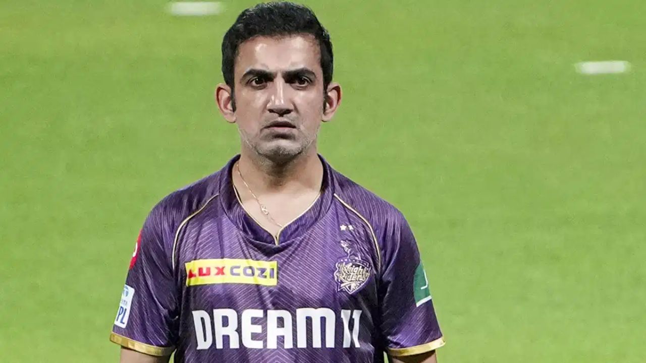 gautam gambhir in kkr jersey in ground