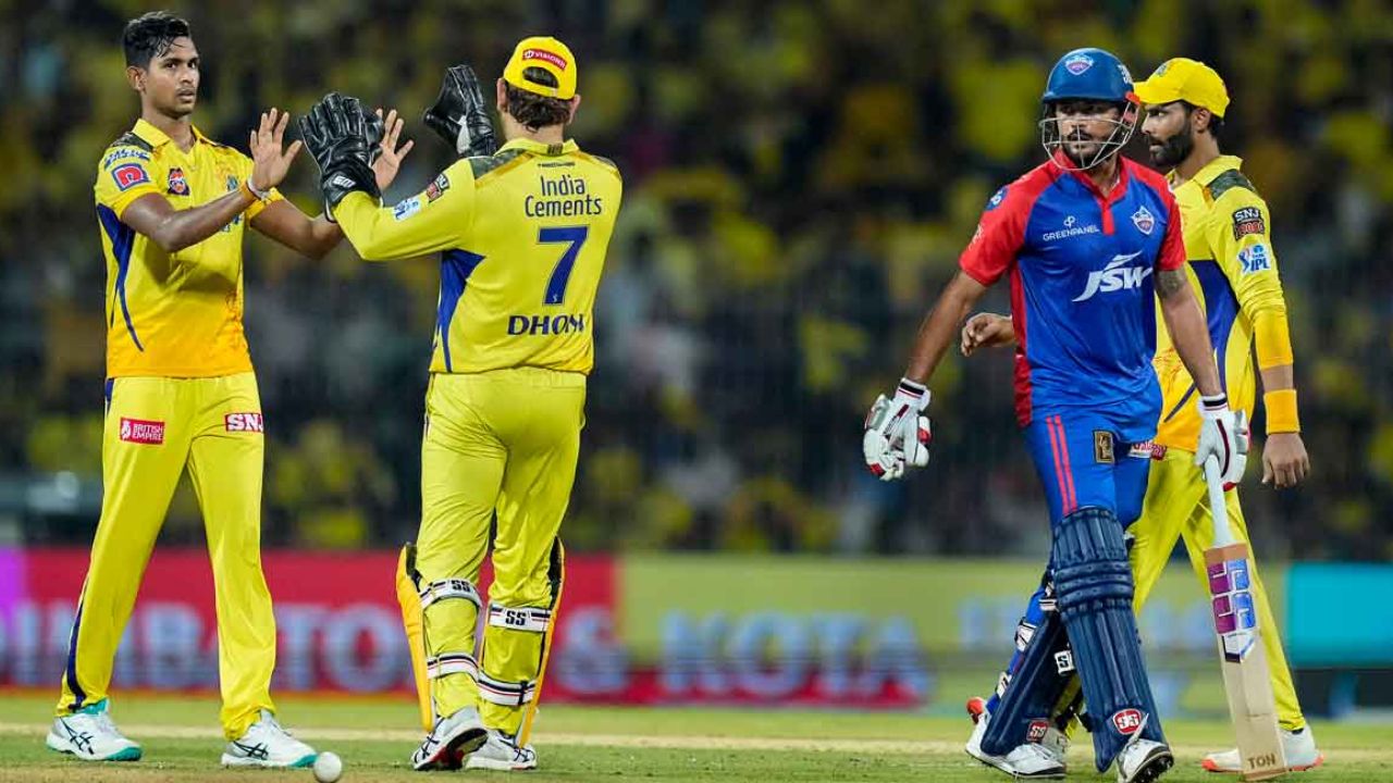 pathirana dhoni and jadeja celbrating in ground