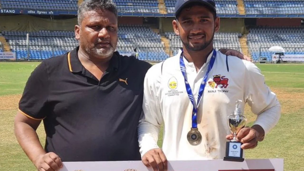 Musheer khan with his father and player of the match award