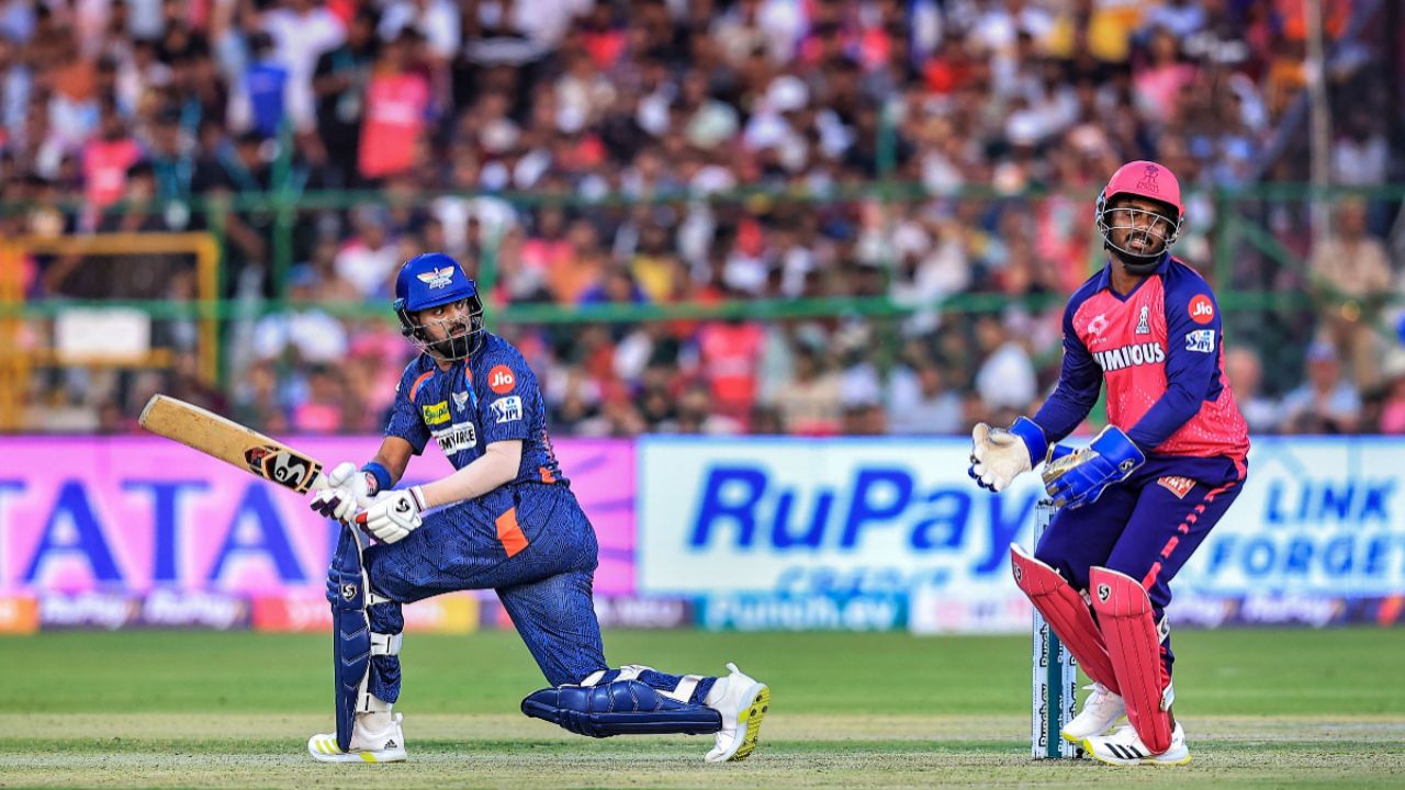 kl rahul and samju samson on cricket ground between rr vs lsg match