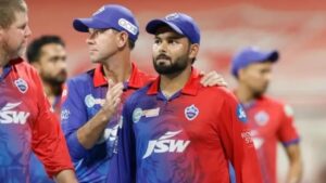 rishab and and ponting and his teammates delhi capitals player are on the ground